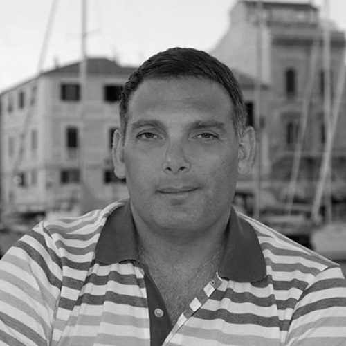 Black and white portrait of Mark Dinoulis